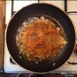 Tillsätt några matskedar curry. #matlagning #bobotie